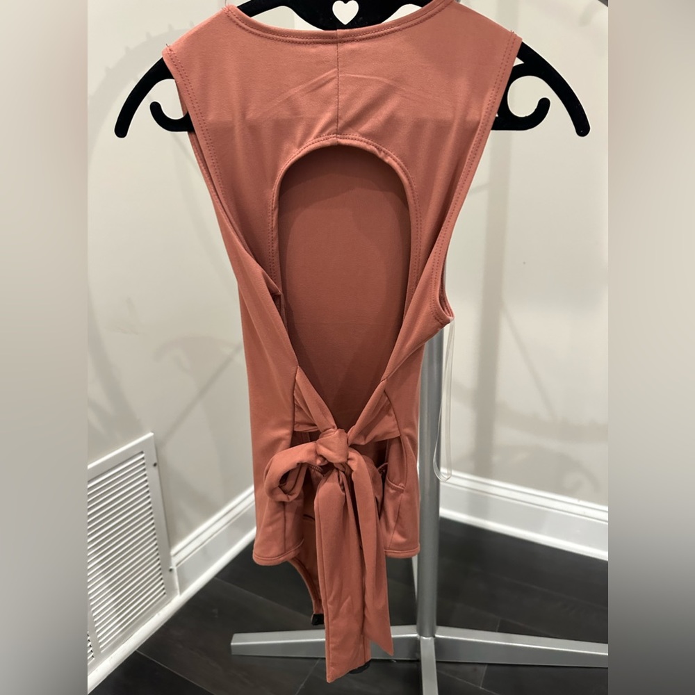 Mauve onsie/body suit size medium. 95% poly/5% spandex.